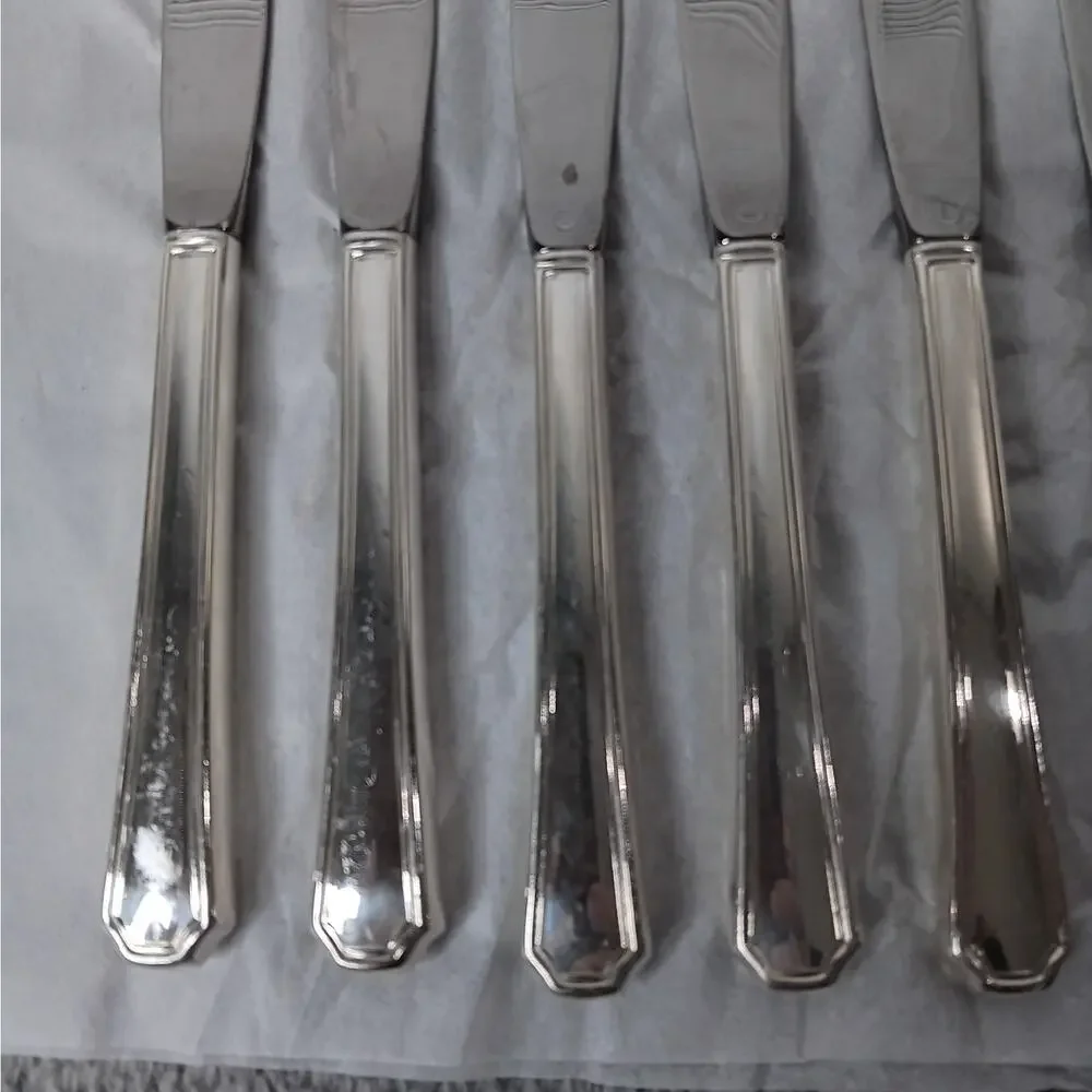 Oneida Silversmiths 8 Piece Silver Plate Clairhill-Fairhill Hollow Dinner Knives